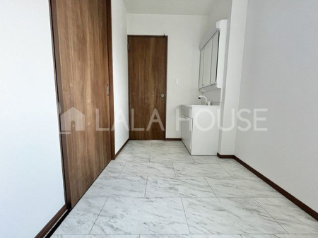 Qns| ̐VzˌĂ̐ʑEʏ