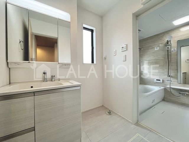 Qns㒬4ڂ̐VzˌĂ̐ʑEʏ