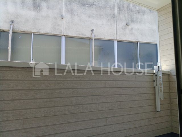 QnOs\1ڂ̐VzˌẴoRj[