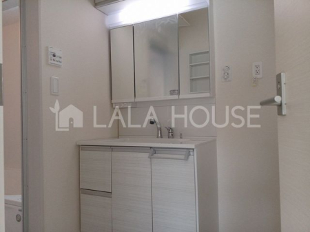 QnOsVc ̐VzˌĂ̐ʑEʏ