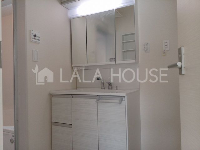 QnOsVc ̐VzˌĂ̐ʑEʏ