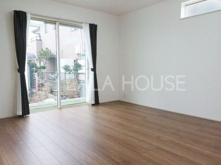 �Q�n���O���s������3���ڂ̐V�z��ˌ��Ẵ��r���O