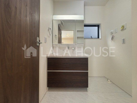 Qnsђ˒ ̐VzˌĂ̐ʑEʏ