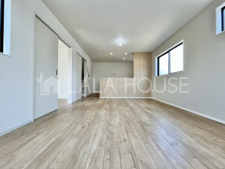 �Q�n������s���V�钬 �̐V�z��ˌ��Ẵ��r���O