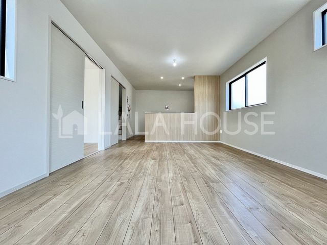 �Q�n������s���V�钬 �̐V�z��ˌ��Ẵ��r���O