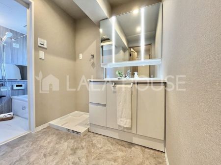 �Q�n������s������3���ڂ̒��Ã}���V�����̐��ʑ�E���ʏ�