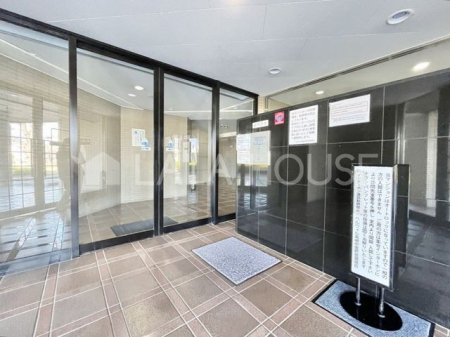 �Q�n������s������3���ڂ̒��Ã}���V�����̃G���g�����X