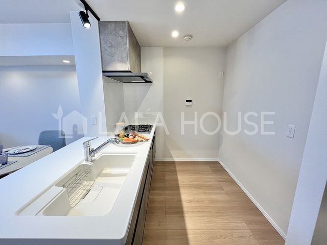 �Q�n������s������3���ڂ̒��Ã}���V�����̃L�b�`��