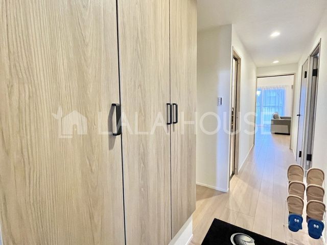 �Q�n������s�̐쒬 �̒��Ã}���V�����̃G���g�����X