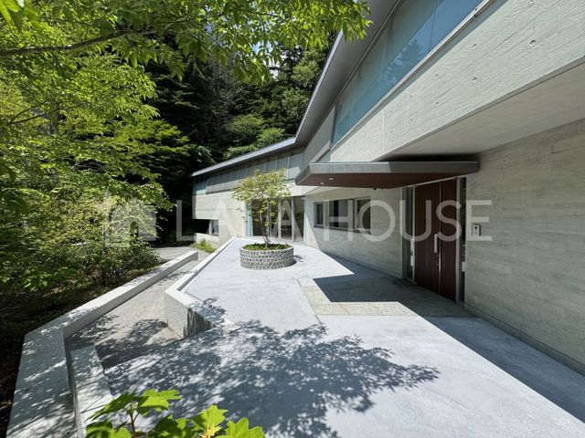 쌧kvSy򒬑厚q ̒ÈˌẴoRj[