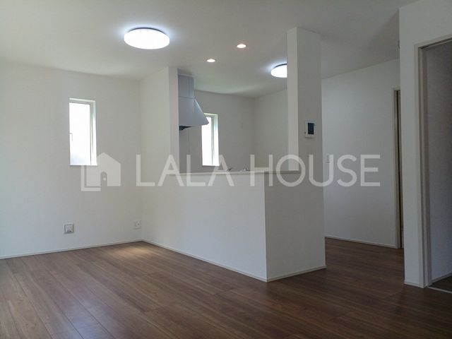 QnOs铌4ڂ̐VzˌẴrO