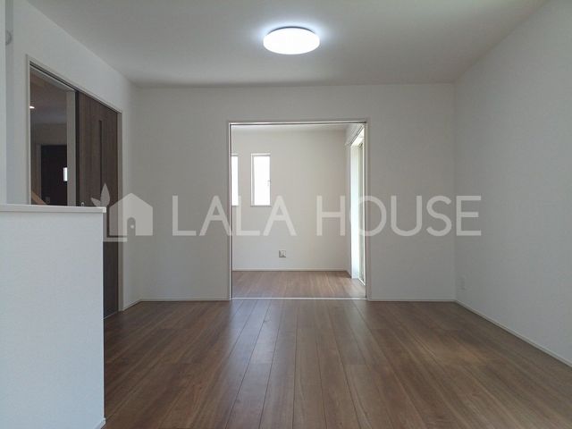 QnOs铌4ڂ̐VzˌẴrO