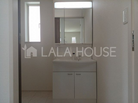 QnOs铌4ڂ̐VzˌĂ̐ʑEʏ