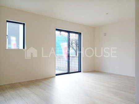 �Q�n���O���s������2���ڂ̐V�z��ˌ��Ẵ��r���O