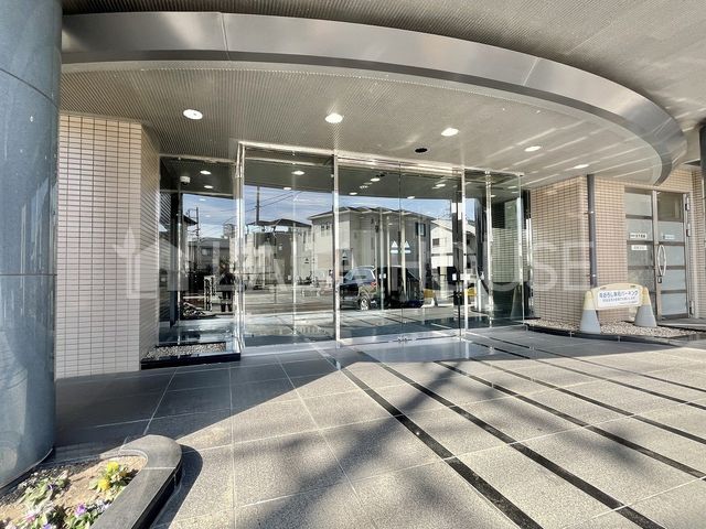 �Q�n������s���L�� �̒��Ã}���V�����̃G���g�����X