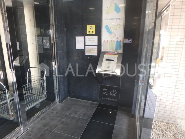 �Q�n������s���L�� �̒��Ã}���V�����̃G���g�����X