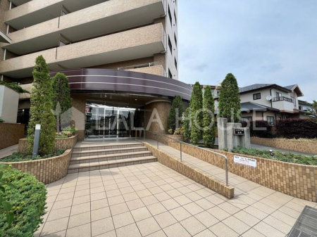 �Q�n������s������ �̒��Ã}���V�����̃G���g�����X