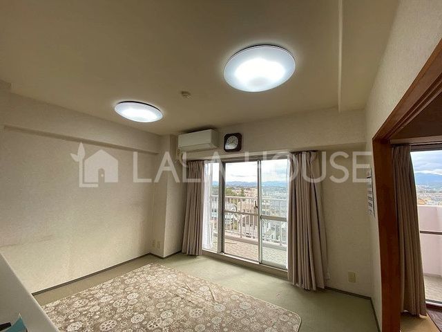 �Q�n������s�q��쒬 �̒��Ã}���V�����̃��r���O