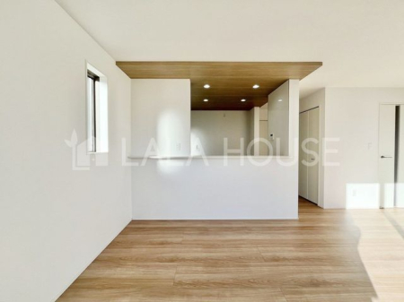 �Q�n������s���V�钬 �̐V�z��ˌ��Ẵ��r���O