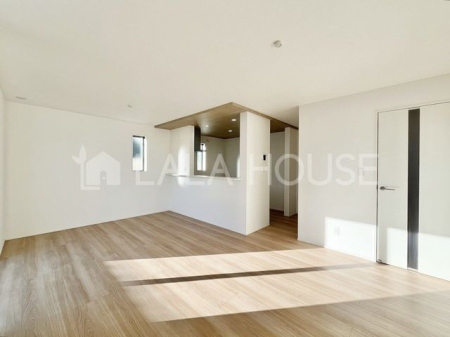 �Q�n������s���V�钬 �̐V�z��ˌ��Ẵ��r���O