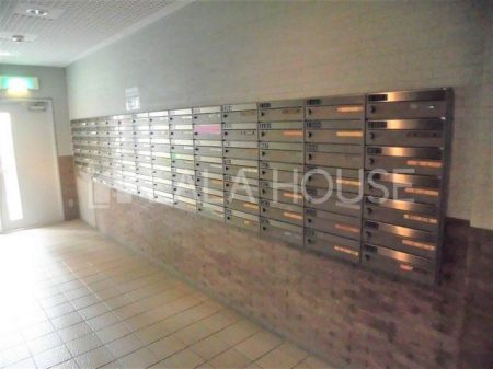 �Q�n������s���312-8�̒��Ã}���V�����̃G���g�����X