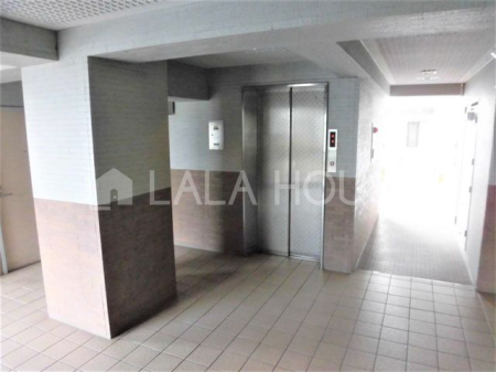 �Q�n������s���312-8�̒��Ã}���V�����̃G���g�����X