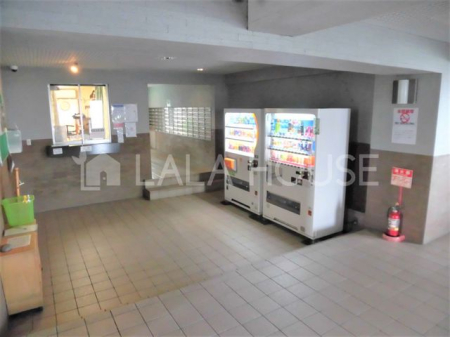 �Q�n������s���312-8�̒��Ã}���V�����̃G���g�����X