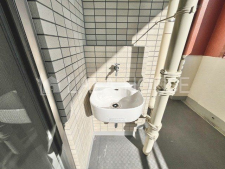 �Q�n���O���s��蒬2���ڂ̒��Ã}���V�����̃o���R�j�[