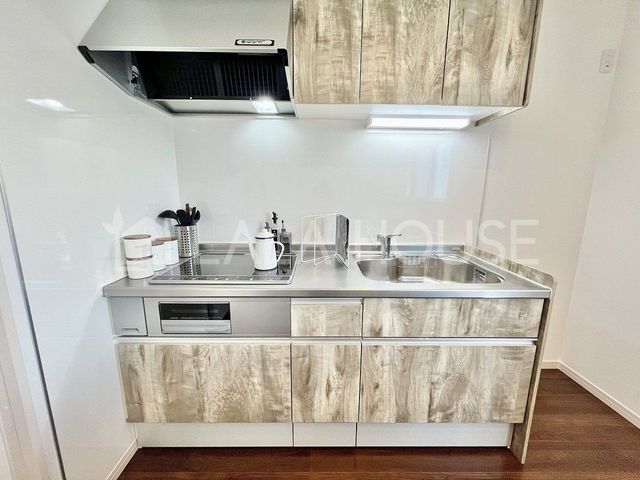 �Q�n������s���V�钬 �̒��È�ˌ��ẴL�b�`��