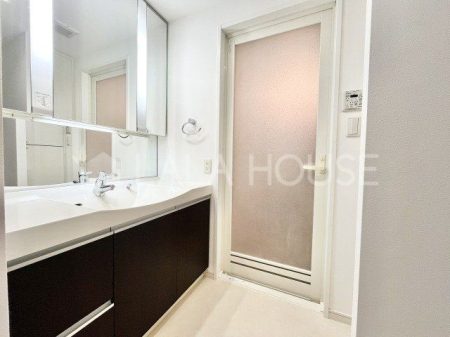 �Q�n���O���s��蒬2���ڂ̒��Ã}���V�����̐��ʑ�E���ʏ�