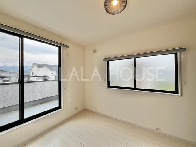 �Q�n������s�g�䒬�ЎR �̒��È�ˌ��Ă̂��̑�����