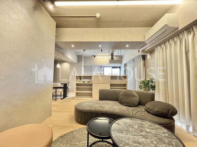 �Q�n������s�c�� �̒��Ã}���V�����̃��r���O