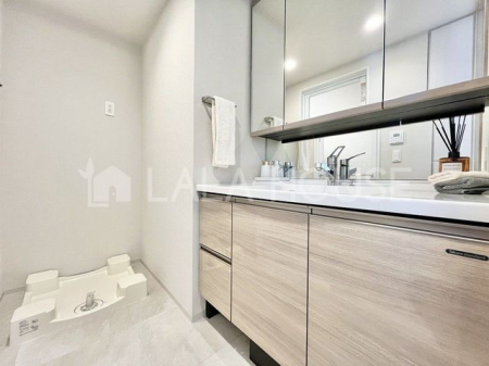 �Q�n������s�Ñ���47-1�̒��Ã}���V�����̐��ʑ�E���ʏ�